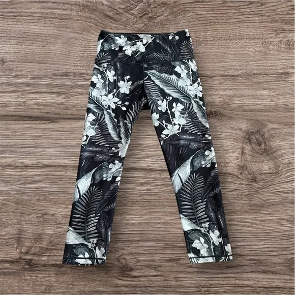 Balance Collection Black Hawaiian Mood Athletic Pants Womens Size M - Picture 1 of 5